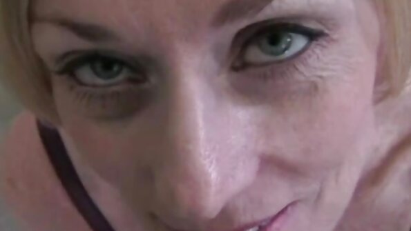 موٹی MILF ایک نوجوان لڑکوں شافٹ لے