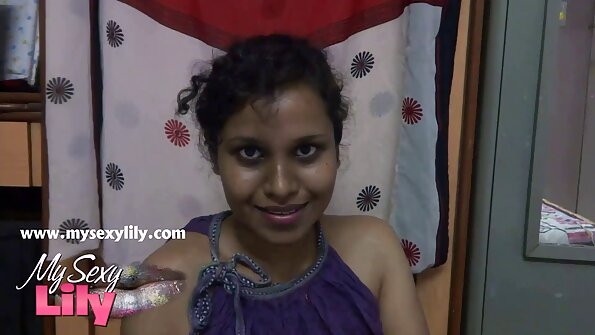 پرفیکٹ سنہرے بالوں والی سارہ وینڈیلا نے ایک بلو جاب دیا اور ایک کلینر کے ساتھ جنسی تعلق کیا۔